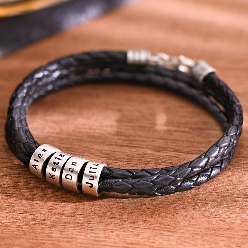 Pulsera de Hombre de Cuero Negro – Personalizable con Acabados en Plateado o Oro 