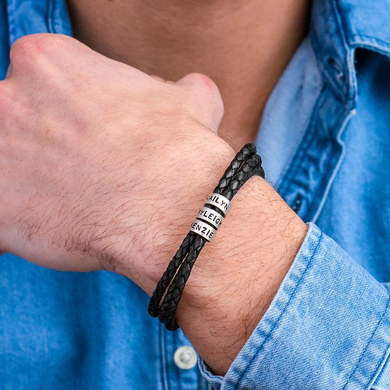 Pulsera de Hombre de Cuero Negro – Personalizable con Acabados en Plateado o Oro 